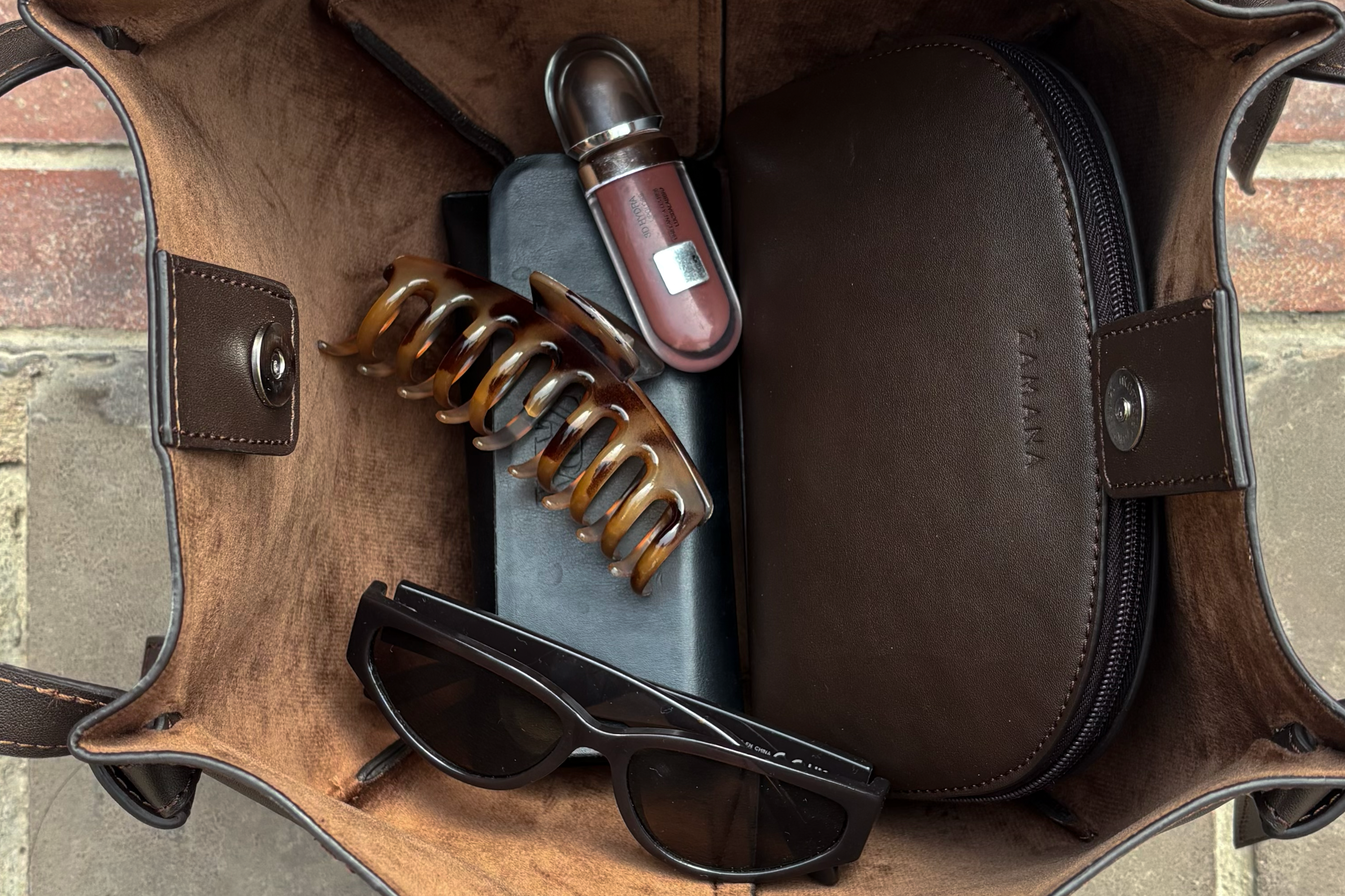 What Can You Find in a Woman’s Handbag