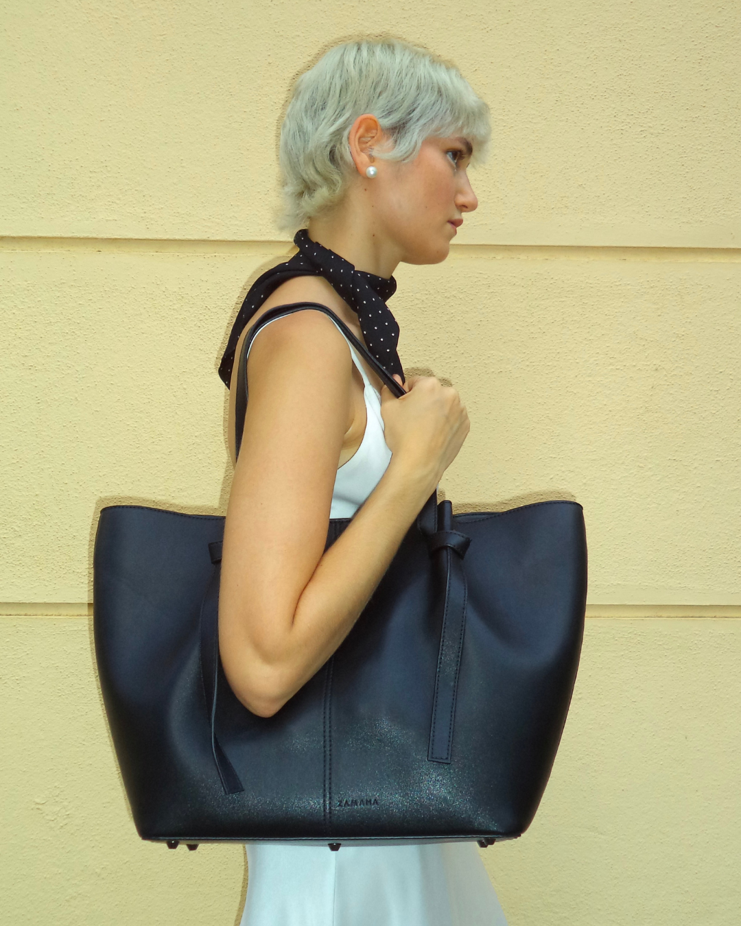 The Madeleine - Black