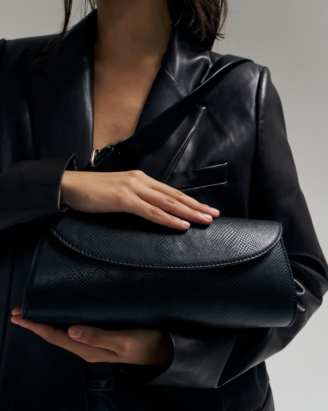 Cinnamon Shoulder Bag Black Color