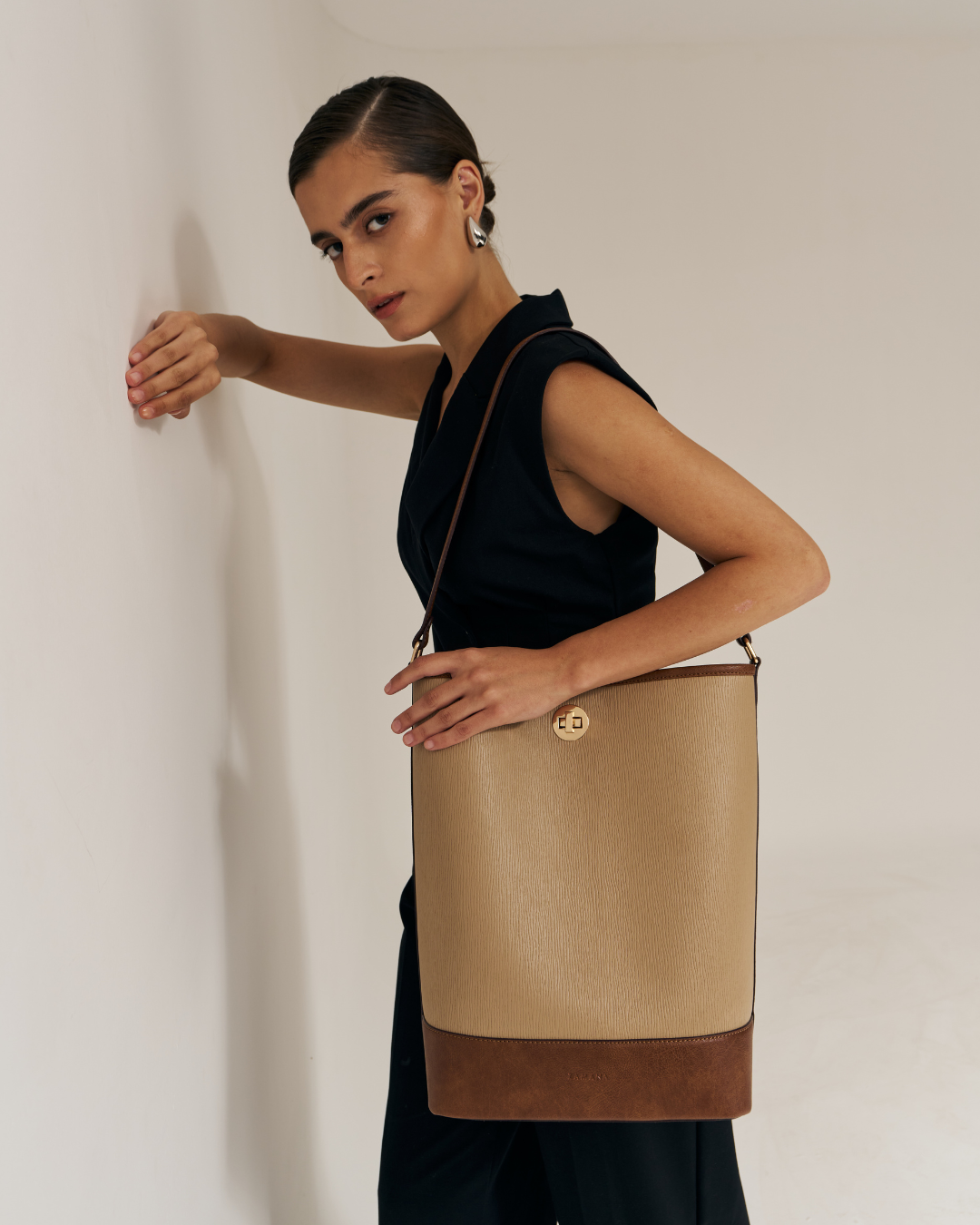 Sequoia Bucket Mocha Mousse Shoulder Bag