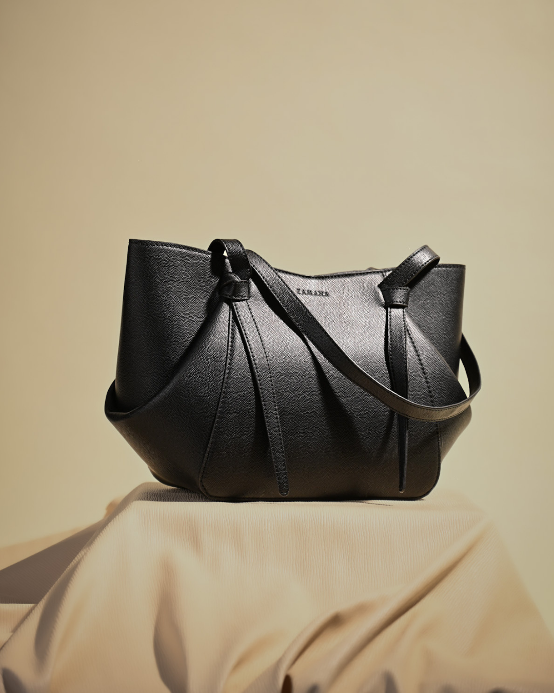 The Roselle - Black