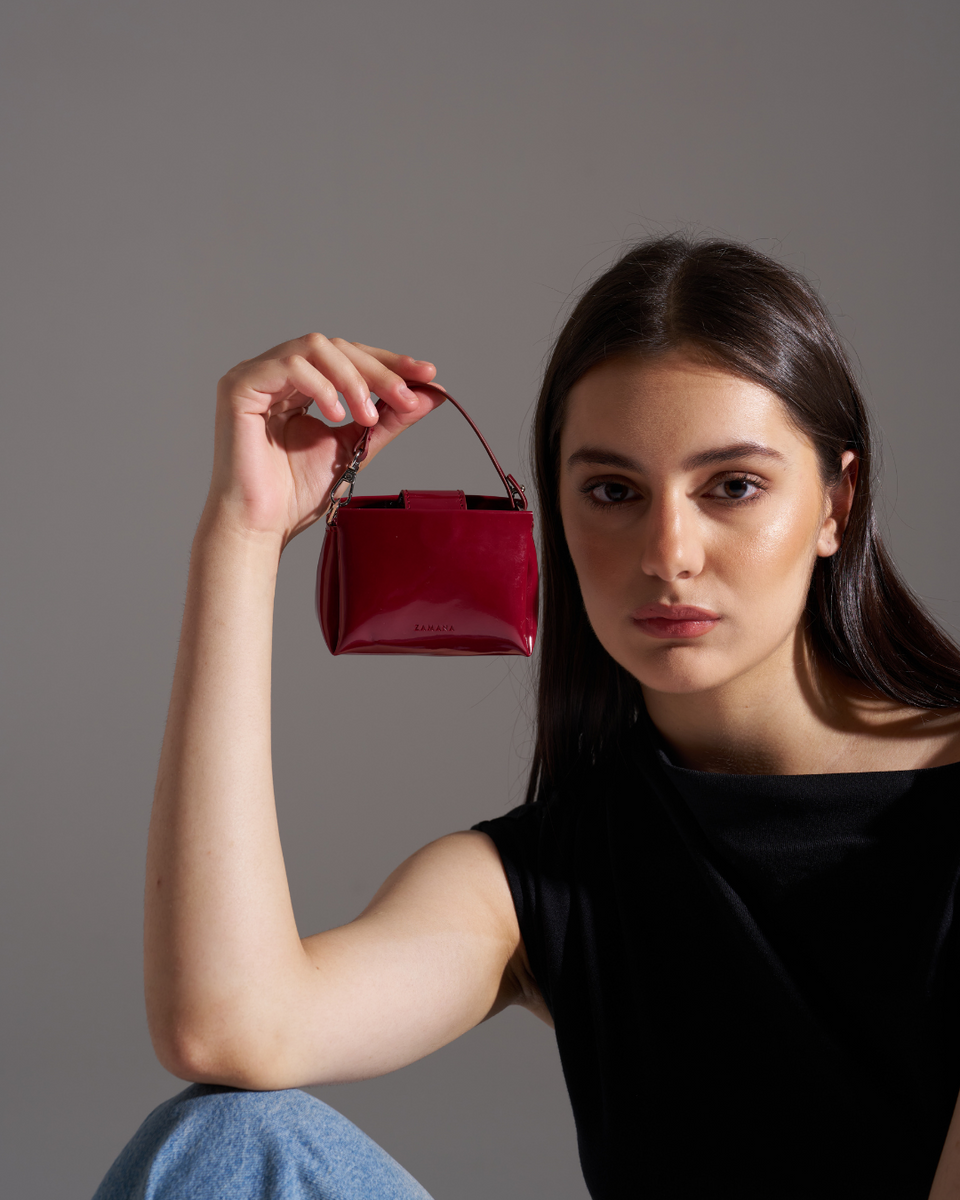 minive ハグバッグ　チェリー cherry ストラップ付き minive ハグバッグ チェリー cherry ストラップ付き 【公式通販】