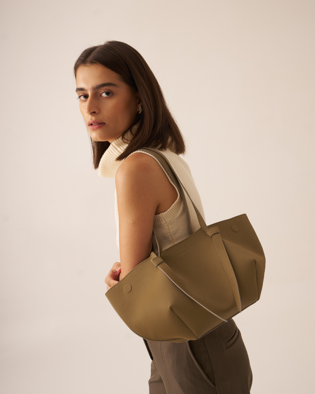 The Gyoza Tote Bag In Olive Color